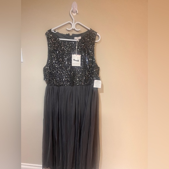 NWT MAYA Delux Dress. - Picture 2 of 6
